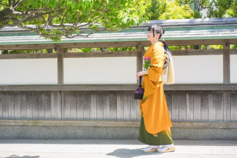 無地振袖が今、選ばれる理由。品格と個性を両立する装い控えめな華やかさ