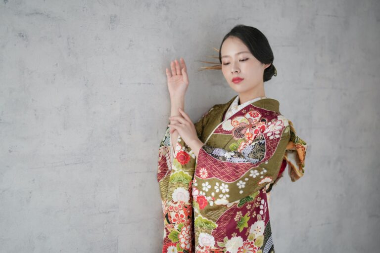 黄緑振袖で咲かせる晴れ姿。爽やかに彩る成人式の一着