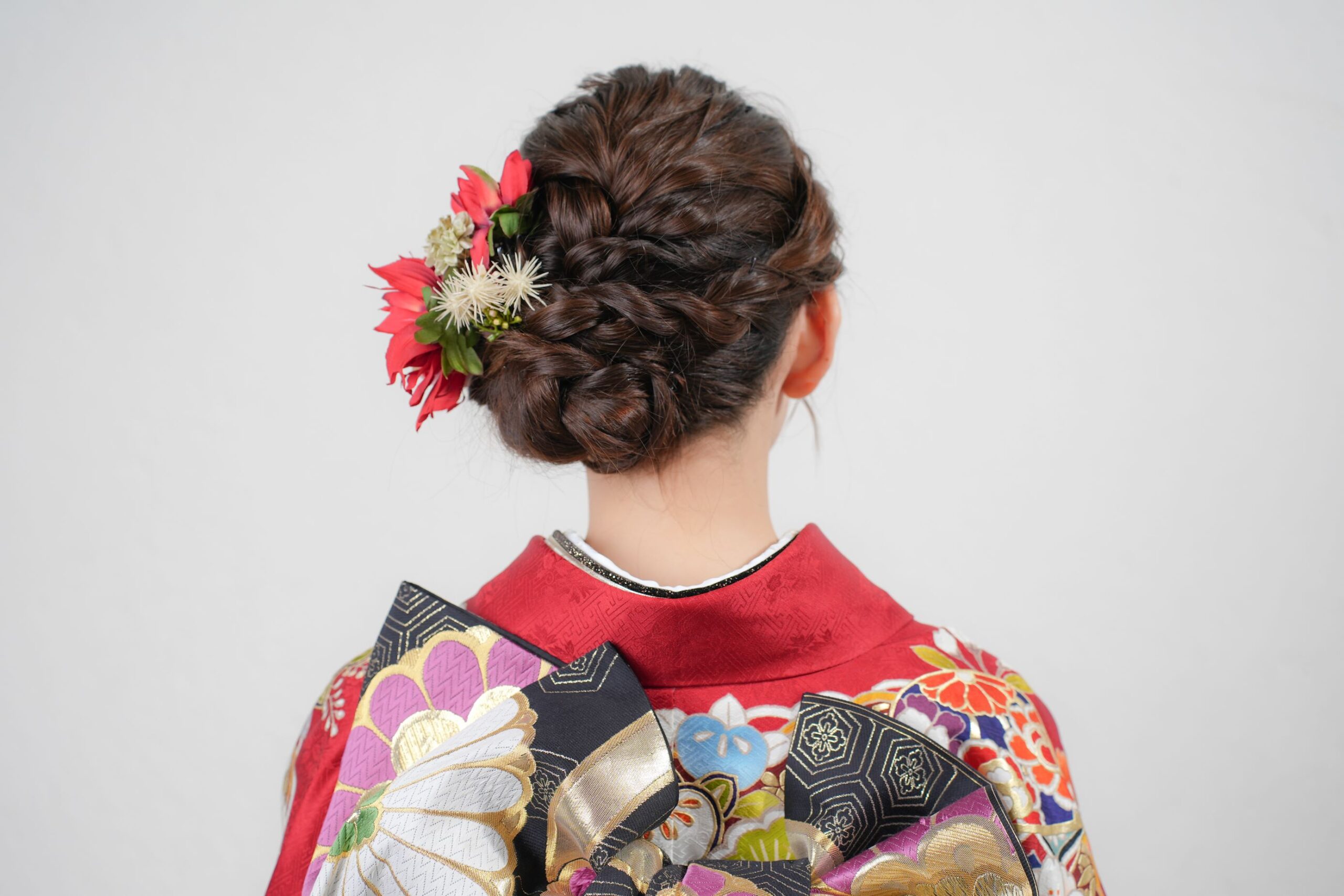 成人式はヘアアレンジも晴れの日仕様に！振袖に合うロングヘアの髪型とは？ ふりそでもりの