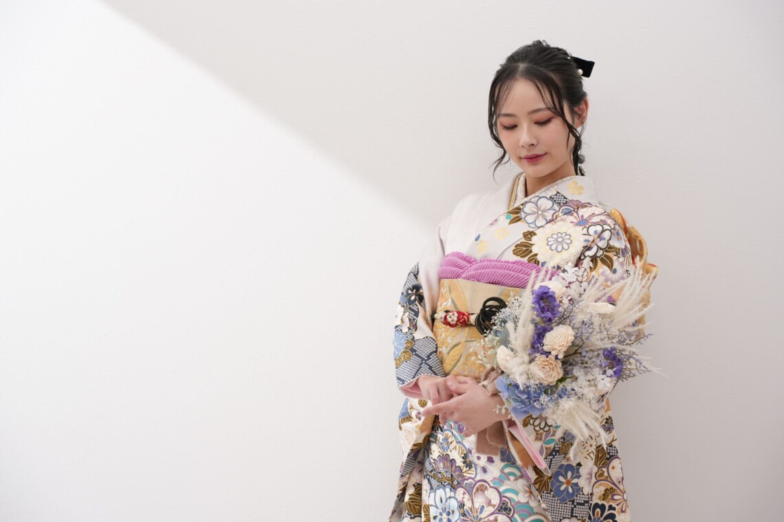振袖姿で撮る前撮り写真は季節や気温、日焼けも考慮して ふりそでもりの