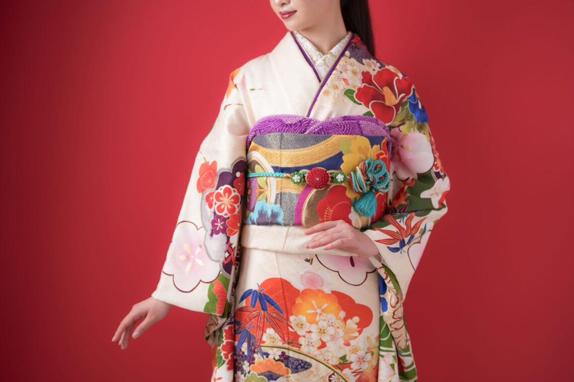 振袖の印象を決めるのは色だけじゃない!色々試して自分らしい成人式コーデにしよう ふりそでもりの