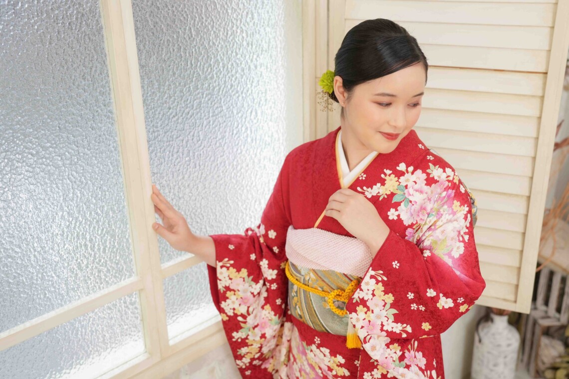 振袖レンタルには着物の帯や髪飾り・着付けも含まれる? ふりそでもりの