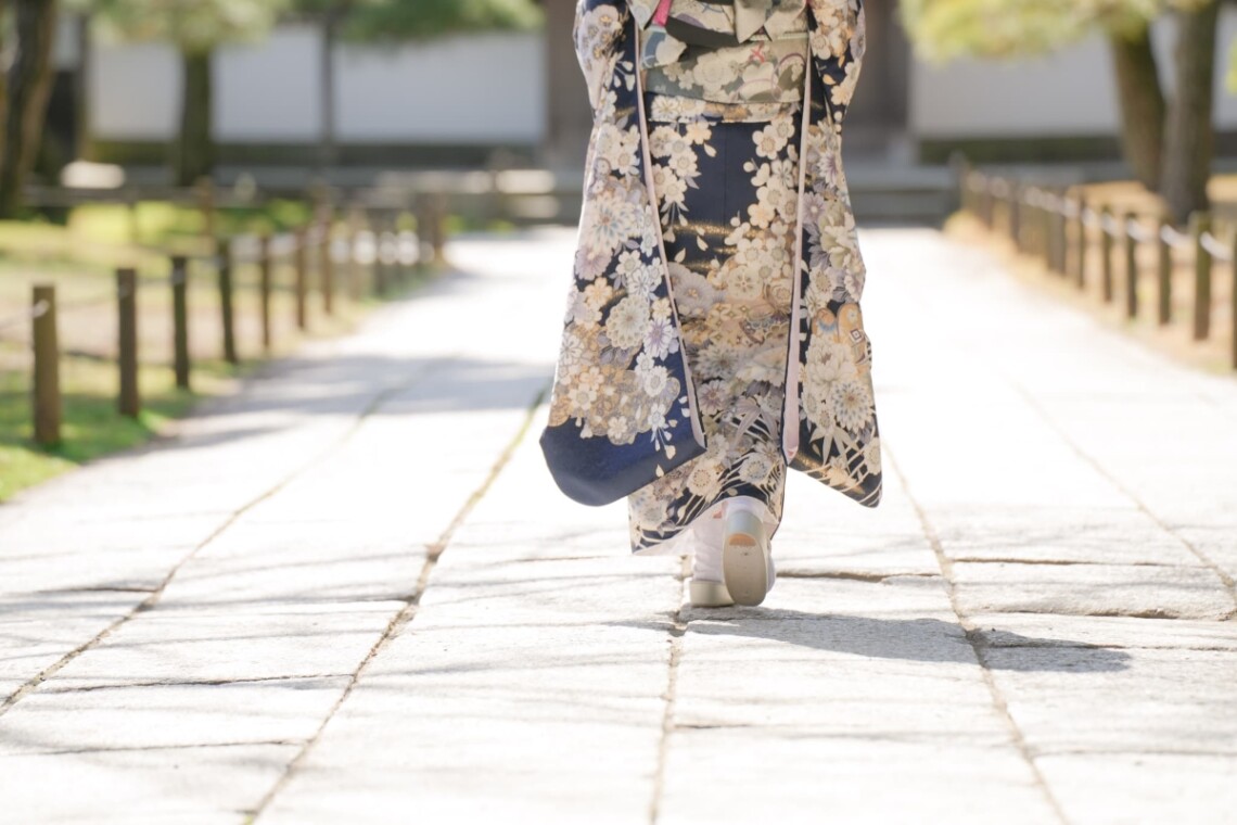 成人式で靴は何を履く?振袖にブーツ・草履…足元で着こなしが変わる新成人コーディネート ふりそでもりの